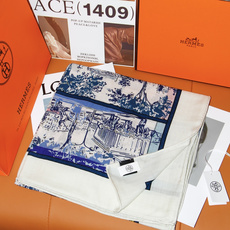 “林荫大道”140双面丝绒方巾-Hermes 手工卷边真丝方巾(30%桑蚕丝70%羊绒) 轻盈、大胆和无穷无尽的俏皮感 “林荫大道”140双面丝绒方巾-Hermes 手工卷边真丝方巾(30%桑蚕丝70%羊绒) 轻盈、大胆和无穷无尽的俏皮感
