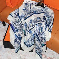 “林荫大道”140双面丝绒方巾-Hermes 手工卷边真丝方巾(30%桑蚕丝70%羊绒) 轻盈、大胆和无穷无尽的俏皮感 “林荫大道”140双面丝绒方巾-Hermes 手工卷边真丝方巾(30%桑蚕丝70%羊绒) 轻盈、大胆和无穷无尽的俏皮感