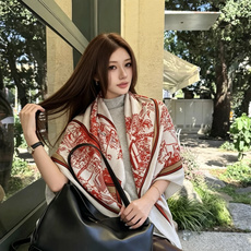 “林荫大道”140双面丝绒方巾-Hermes 手工卷边真丝方巾(30%桑蚕丝70%羊绒) 轻盈、大胆和无穷无尽的俏皮感 “林荫大道”140双面丝绒方巾-Hermes 手工卷边真丝方巾(30%桑蚕丝70%羊绒) 轻盈、大胆和无穷无尽的俏皮感