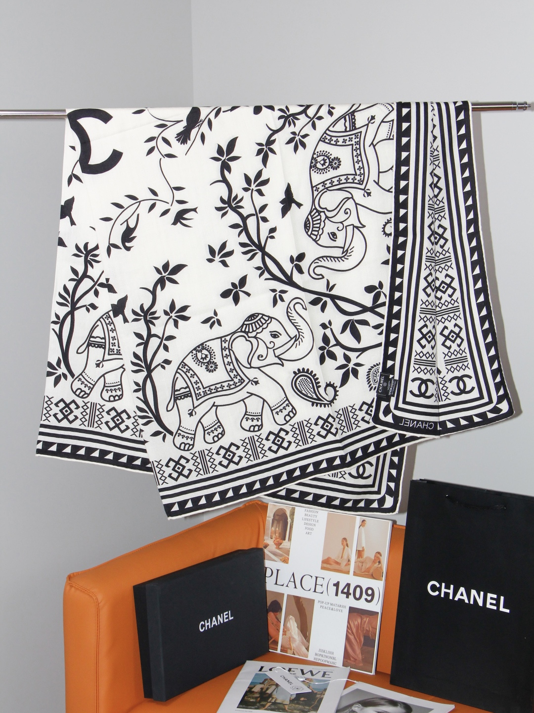 2026秋冬新品 Chanel 140披肩 30%真丝70%羊绒 马修.布拉齐将自己的首个系列作品构思为一场与嘉柏丽尔 2026秋冬新品 Chanel 140披肩 30%真丝70%羊绒 马修.布拉齐将自己的首个系列作品构思为一场与嘉柏丽尔