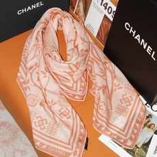 2026秋冬新品 Chanel 140披肩 30%真丝70%羊绒 马修.布拉齐将自己的首个系列作品构思为一场与嘉柏丽尔 2026秋冬新品 Chanel 140披肩 30%真丝70%羊绒 马修.布拉齐将自己的首个系列作品构思为一场与嘉柏丽尔