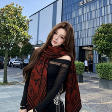 2026秋冬新品 Chanel 140披肩 30%真丝70%羊绒 马修.布拉齐将自己的首个系列作品构思为一场与嘉柏丽尔 2026秋冬新品 Chanel 140披肩 30%真丝70%羊绒 马修.布拉齐将自己的首个系列作品构思为一场与嘉柏丽尔