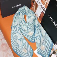 2026秋冬新品 Chanel 140披肩 30%真丝70%羊绒 马修.布拉齐将自己的首个系列作品构思为一场与嘉柏丽尔 2026秋冬新品 Chanel 140披肩 30%真丝70%羊绒 马修.布拉齐将自己的首个系列作品构思为一场与嘉柏丽尔