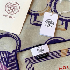 爱马仕(Hermes)【💗】 | “马具故事的诗意回顾”140披肩 【上新❤️】 永远秉承高品质 手工卷边羊绒和真丝混 爱马仕(Hermes)【💗】 | “马具故事的诗意回顾”140披肩 【上新❤️】 永远秉承高品质 手工卷边羊绒和真丝混