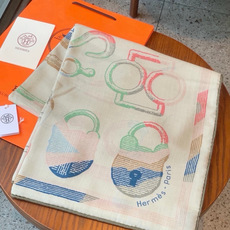 爱马仕(Hermes)【💗】 | “马具故事的诗意回顾”140披肩 【上新❤️】 永远秉承高品质 手工卷边羊绒和真丝混 爱马仕(Hermes)【💗】 | “马具故事的诗意回顾”140披肩 【上新❤️】 永远秉承高品质 手工卷边羊绒和真丝混