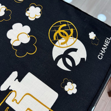 Chanel ~新品~ 【140顶级丝绒双面同色】 包包、香水瓶、山茶花与双C的完美结合 适合各种场合搭配使用 黑白两色 Chanel ~新品~ 【140顶级丝绒双面同色】 包包、香水瓶、山茶花与双C的完美结合 适合各种场合搭配使用 黑白两色