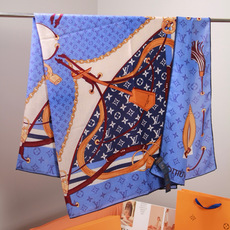 LV x TM 140披肩 【140顶级丝绒双面同色披肩】 本款L Multicolor披肩出自路易威登与知名日本艺术家 LV x TM 140披肩 【140顶级丝绒双面同色披肩】 本款L Multicolor披肩出自路易威登与知名日本艺术家