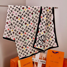 LV x TM 140披肩 【140顶级丝绒双面同色披肩】 本款L Multicolor披肩出自路易威登与知名日本艺术家 LV x TM 140披肩 【140顶级丝绒双面同色披肩】 本款L Multicolor披肩出自路易威登与知名日本艺术家