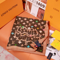 LV x TM 140披肩 【140顶级丝绒双面同色披肩】 本款L Multicolor披肩出自路易威登与知名日本艺术家 LV x TM 140披肩 【140顶级丝绒双面同色披肩】 本款L Multicolor披肩出自路易威登与知名日本艺术家