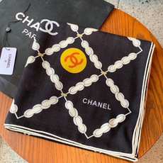 高级成衣系列~Chanel 【140双面同色丝绒披肩】 此系列谱写一曲自由轻灵的赞歌 本系列作品创新演绎品牌的风格符号 高级成衣系列~Chanel 【140双面同色丝绒披肩】 此系列谱写一曲自由轻灵的赞歌 本系列作品创新演绎品牌的风格符号