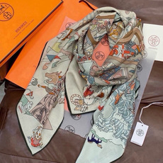 “马术学院”140双面同色丝绒披肩~Hermes 手工卷边丝绒方巾(30%桑蚕丝70%羊绒) 这款爱马仕的经典单品展现 “马术学院”140双面同色丝绒披肩~Hermes 手工卷边丝绒方巾(30%桑蚕丝70%羊绒) 这款爱马仕的经典单品展现