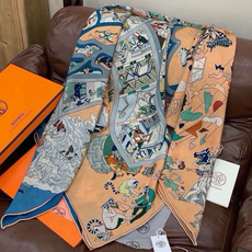 “马术学院”140双面同色丝绒披肩~Hermes 手工卷边丝绒方巾(30%桑蚕丝70%羊绒) 这款爱马仕的经典单品展现 “马术学院”140双面同色丝绒披肩~Hermes 手工卷边丝绒方巾(30%桑蚕丝70%羊绒) 这款爱马仕的经典单品展现