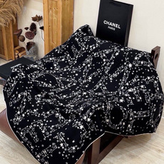 Chanel ~新品~ 【140顶级丝绒双面同色】 繁星点点与双C的完美结合 适合各种场合搭配使用 黑白两色经典优雅 真 Chanel ~新品~ 【140顶级丝绒双面同色】 繁星点点与双C的完美结合 适合各种场合搭配使用 黑白两色经典优雅 真
