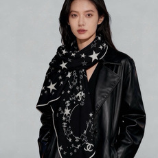 Chanel ~新品~ 【140顶级丝绒双面同色】 繁星点点与双C的完美结合 适合各种场合搭配使用 黑白两色经典优雅 真 Chanel ~新品~ 【140顶级丝绒双面同色】 繁星点点与双C的完美结合 适合各种场合搭配使用 黑白两色经典优雅 真
