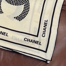 Chanel ~ 【140顶级双面丝绒披肩】 香家logo与字母的完美碰撞设计 底部还有隐隐约约的双C小Logo 完美 Chanel ~ 【140顶级双面丝绒披肩】 香家logo与字母的完美碰撞设计 底部还有隐隐约约的双C小Logo 完美