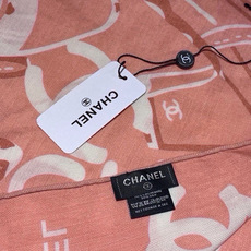 高级成衣系列~Chanel 【140双面同色丝绒披肩】 此系列谱写一曲自由轻灵的赞歌 本系列作品创新演绎品牌的风格符号 高级成衣系列~Chanel 【140双面同色丝绒披肩】 此系列谱写一曲自由轻灵的赞歌 本系列作品创新演绎品牌的风格符号