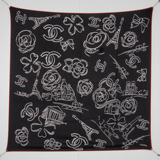 Chanel ~山茶花、口红、经典双C组合设计 140双面丝绒披肩~26秋冬新品 手工卷边丝绒方巾(30%桑蚕丝70%羊 Chanel ~山茶花、口红、经典双C组合设计 140双面丝绒披肩~26秋冬新品 手工卷边丝绒方巾(30%桑蚕丝70%羊