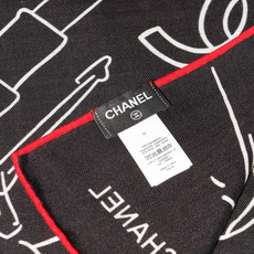 Chanel ~山茶花、口红、经典双C组合设计 140双面丝绒披肩~26秋冬新品 手工卷边丝绒方巾(30%桑蚕丝70%羊 Chanel ~山茶花、口红、经典双C组合设计 140双面丝绒披肩~26秋冬新品 手工卷边丝绒方巾(30%桑蚕丝70%羊