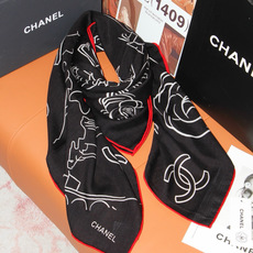 Chanel ~山茶花、口红、经典双C组合设计 140双面丝绒披肩~26秋冬新品 手工卷边丝绒方巾(30%桑蚕丝70%羊 Chanel ~山茶花、口红、经典双C组合设计 140双面丝绒披肩~26秋冬新品 手工卷边丝绒方巾(30%桑蚕丝70%羊