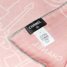 Chanel ~山茶花、口红、经典双C组合设计 140双面丝绒披肩~26秋冬新品 手工卷边丝绒方巾(30%桑蚕丝70%羊 Chanel ~山茶花、口红、经典双C组合设计 140双面丝绒披肩~26秋冬新品 手工卷边丝绒方巾(30%桑蚕丝70%羊