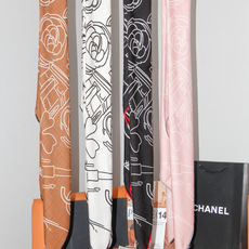 Chanel ~山茶花、口红、经典双C组合设计 140双面丝绒披肩~26秋冬新品 手工卷边丝绒方巾(30%桑蚕丝70%羊 Chanel ~山茶花、口红、经典双C组合设计 140双面丝绒披肩~26秋冬新品 手工卷边丝绒方巾(30%桑蚕丝70%羊