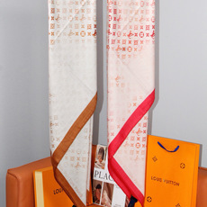 LV x TM 140披肩 【140顶级丝绒双面同色披肩】 本款L Multicolor披肩出自路易威登与知名日本艺术家 LV x TM 140披肩 【140顶级丝绒双面同色披肩】 本款L Multicolor披肩出自路易威登与知名日本艺术家