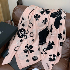 上新❤️ 【Chanel】 经典茶花优雅Coco风,Chanel最新菱格丝绒大方巾~气质到骨子里,香奶奶新一季的面料超 上新❤️ 【Chanel】 经典茶花优雅Coco风,Chanel最新菱格丝绒大方巾~气质到骨子里,香奶奶新一季的面料超