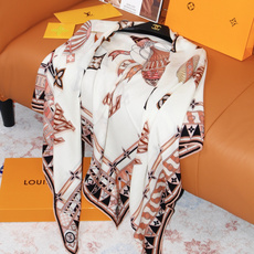 LV x TM 140披肩 【140顶级丝绒双面同色披肩】 本款L Multicolor披肩出自路易威登与知名日本艺术家 LV x TM 140披肩 【140顶级丝绒双面同色披肩】 本款L Multicolor披肩出自路易威登与知名日本艺术家