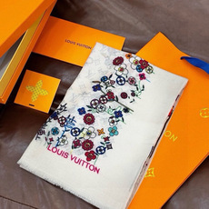 会发光发亮的围巾新品🌈上新 专柜同步材质 LV x TM Monogram SuPerflat Flowers 方巾出自 会发光发亮的围巾新品🌈上新 专柜同步材质 LV x TM Monogram SuPerflat Flowers 方巾出自