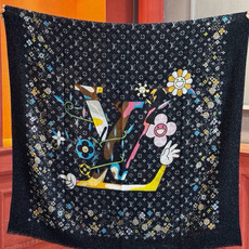 会发光发亮的围巾新品🌈上新 专柜同步材质 LV x TM Monogram SuPerflat Flowers 方巾出自 会发光发亮的围巾新品🌈上新 专柜同步材质 LV x TM Monogram SuPerflat Flowers 方巾出自