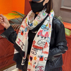会发光发亮的围巾 高级成衣系列~Chanel 此系列谱写一曲自由轻灵的赞歌 本系列作品创新演绎品牌的风格符号 尽显无拘 会发光发亮的围巾 高级成衣系列~Chanel 此系列谱写一曲自由轻灵的赞歌 本系列作品创新演绎品牌的风格符号 尽显无拘
