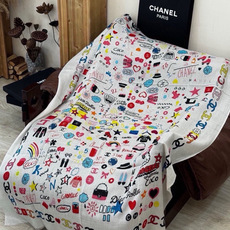 会发光发亮的围巾 高级成衣系列~Chanel 此系列谱写一曲自由轻灵的赞歌 本系列作品创新演绎品牌的风格符号 尽显无拘 会发光发亮的围巾 高级成衣系列~Chanel 此系列谱写一曲自由轻灵的赞歌 本系列作品创新演绎品牌的风格符号 尽显无拘
