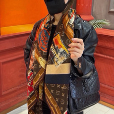 【LV】上新❤️ 路易威登 一款值得品细节的高货 抠细节,从一个小块的配色去打败市场货 140方巾 二个配色 欢迎对 【LV】上新❤️ 路易威登 一款值得品细节的高货 抠细节,从一个小块的配色去打败市场货 140方巾 二个配色 欢迎对