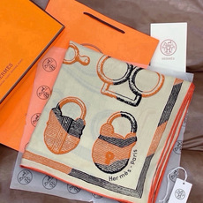 爱马仕(Hermes)【💗】 | “马具故事的诗意回顾”140披肩 【上新❤️】 永远秉承高品质 手工卷边羊绒和真丝混 爱马仕(Hermes)【💗】 | “马具故事的诗意回顾”140披肩 【上新❤️】 永远秉承高品质 手工卷边羊绒和真丝混