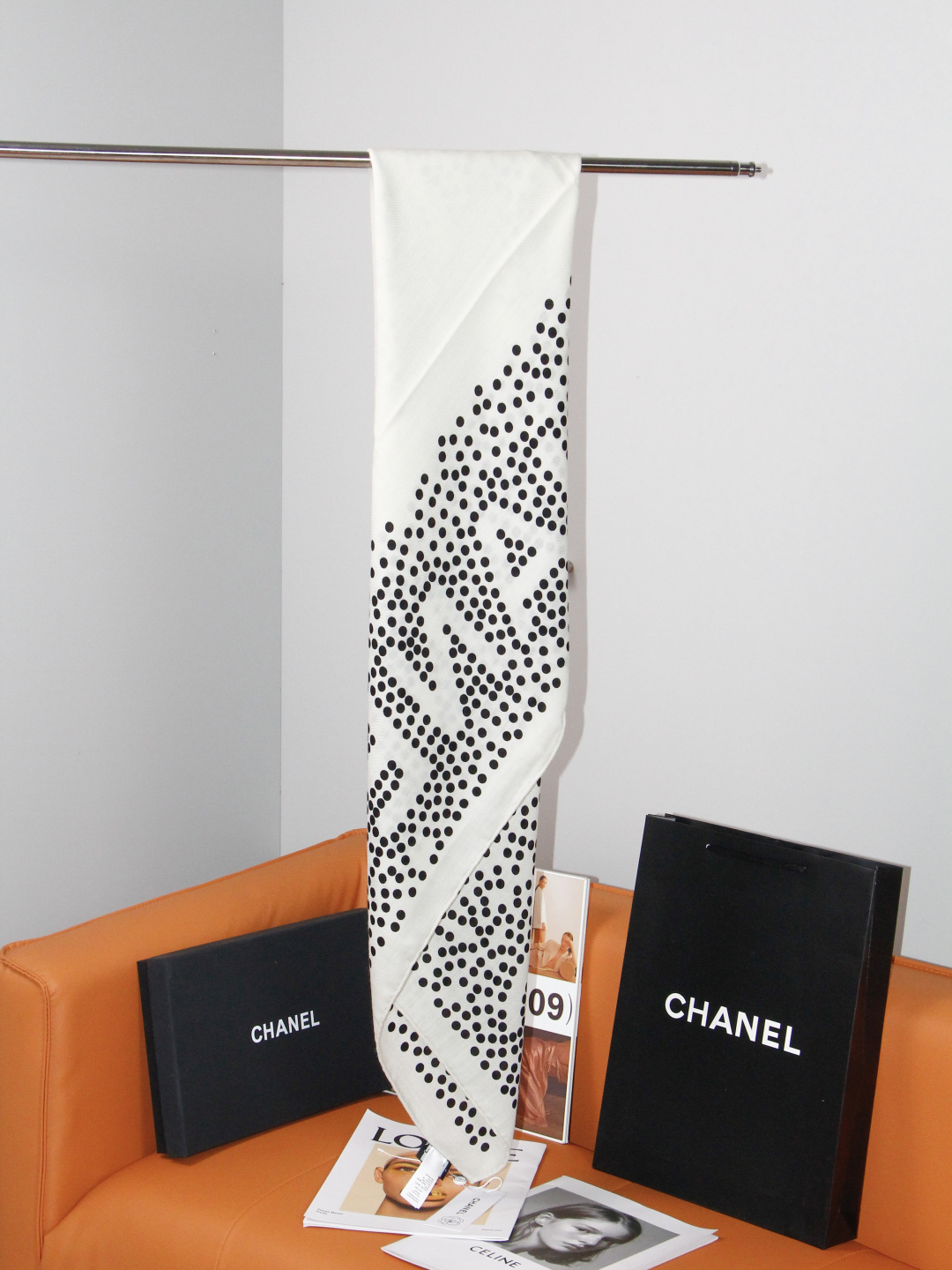 Chanel  140顶级丝绒双面同色印花披肩 干干净净的款式设计风格 香家独有的气质 简单大气 可围可披适合各种造型 
