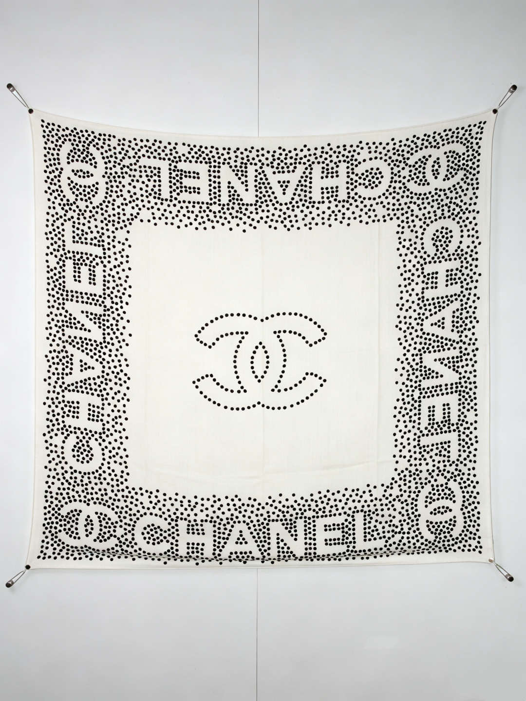 Chanel  140顶级丝绒双面同色印花披肩 干干净净的款式设计风格 香家独有的气质 简单大气 可围可披适合各种造型 