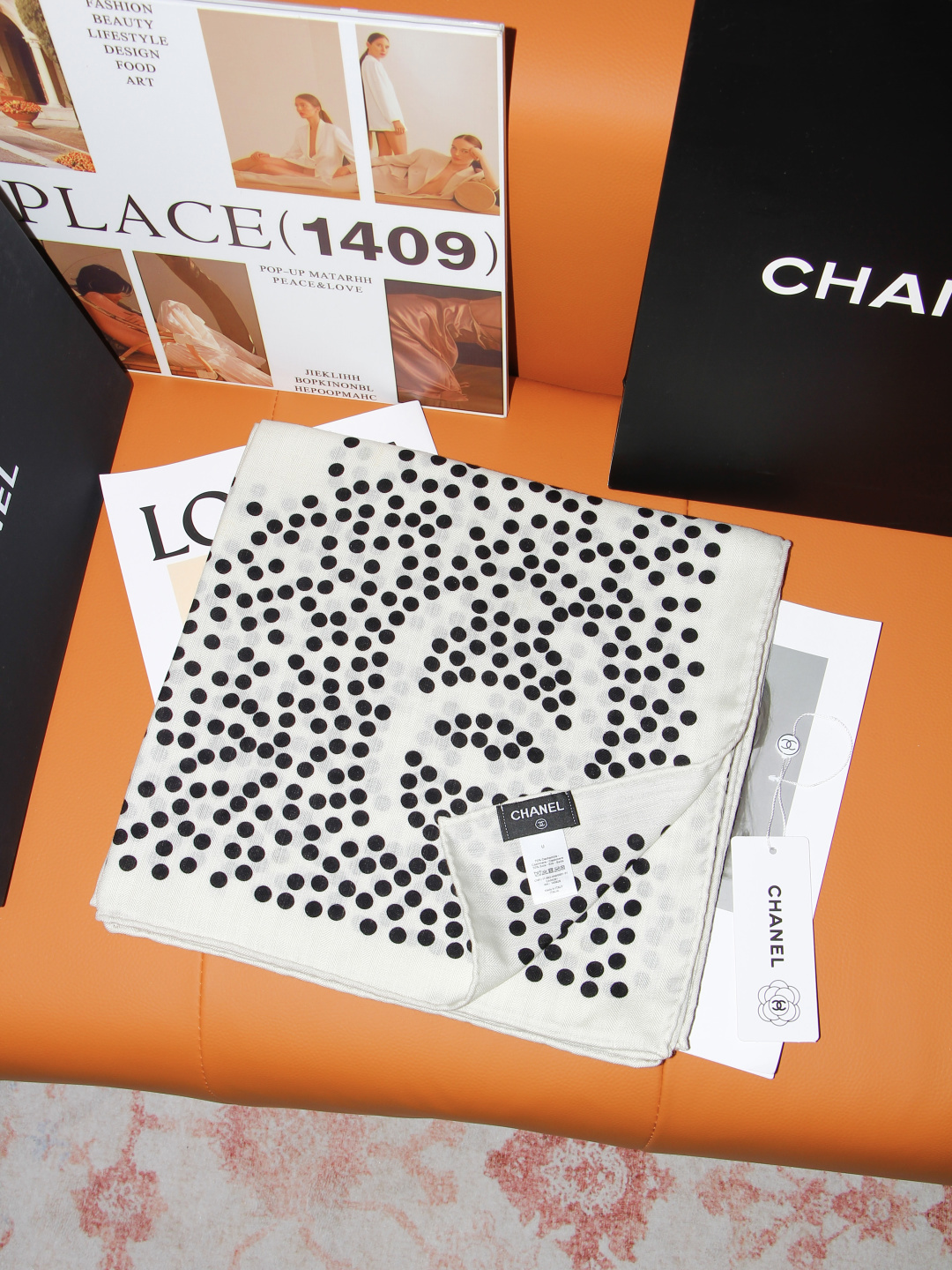 Chanel  140顶级丝绒双面同色印花披肩 干干净净的款式设计风格 香家独有的气质 简单大气 可围可披适合各种造型 