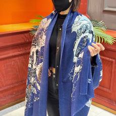 会发光发亮的围巾 高级成衣系列~Chanel 此系列谱写一曲自由轻灵的赞歌 本系列作品创新演绎品牌的风格符号 尽显无拘 会发光发亮的围巾 高级成衣系列~Chanel 此系列谱写一曲自由轻灵的赞歌 本系列作品创新演绎品牌的风格符号 尽显无拘