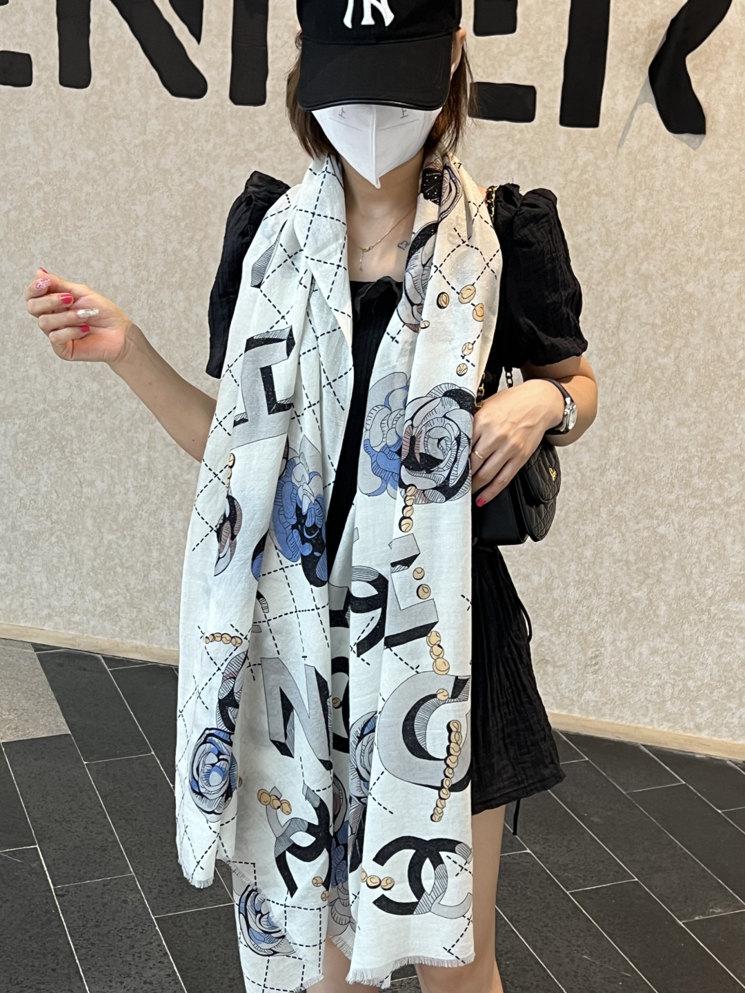 会发光发亮的围巾 💄💋新款客供亮片💖羊绒面料长巾 😘美翻了[流泪]【彩色山茶花银线长巾】御用殿堂级极‼️新款专柜在售 纯