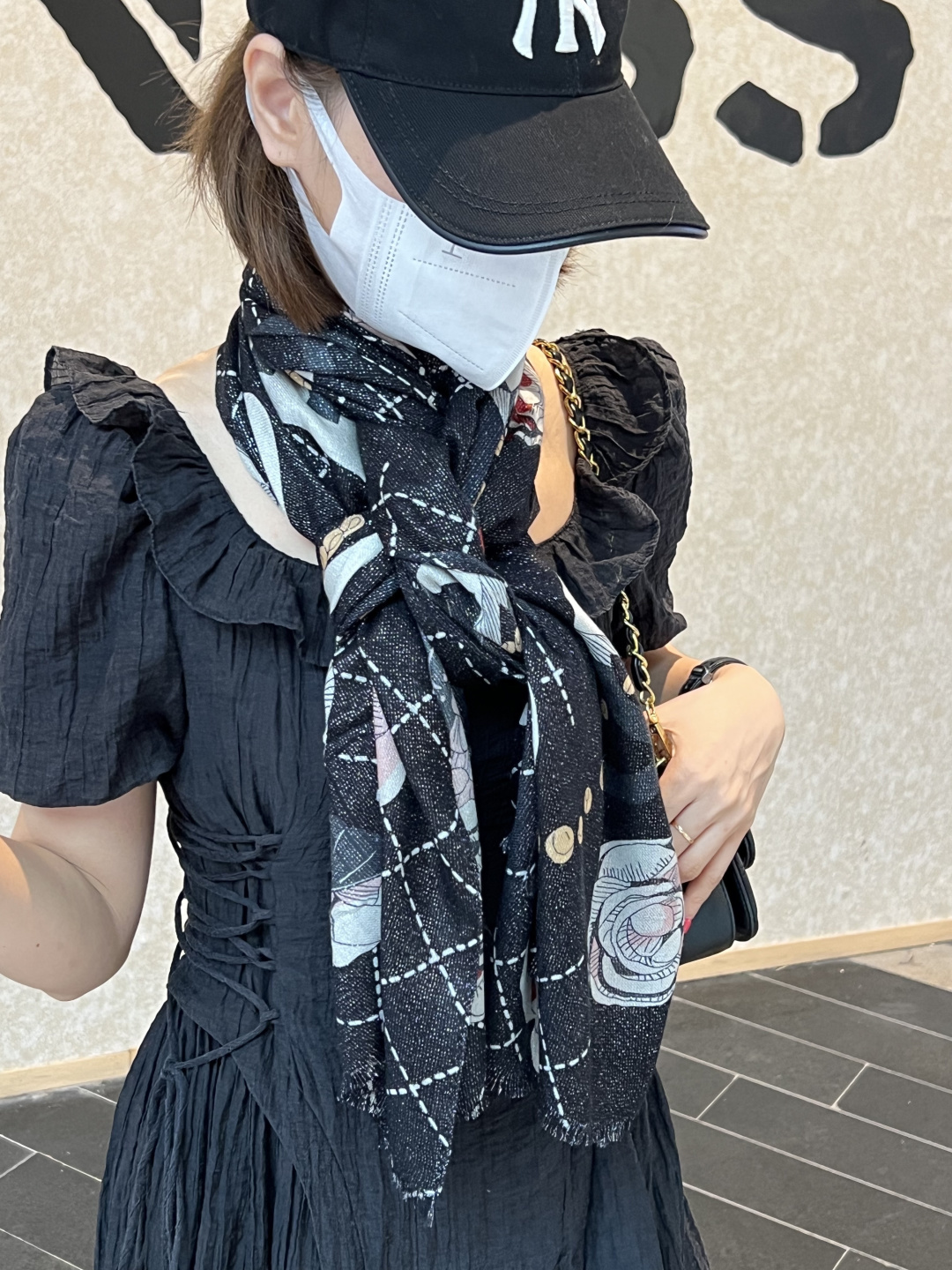 会发光发亮的围巾 💄💋新款客供亮片💖羊绒面料长巾 😘美翻了[流泪]【彩色山茶花银线长巾】御用殿堂级极‼️新款专柜在售 纯