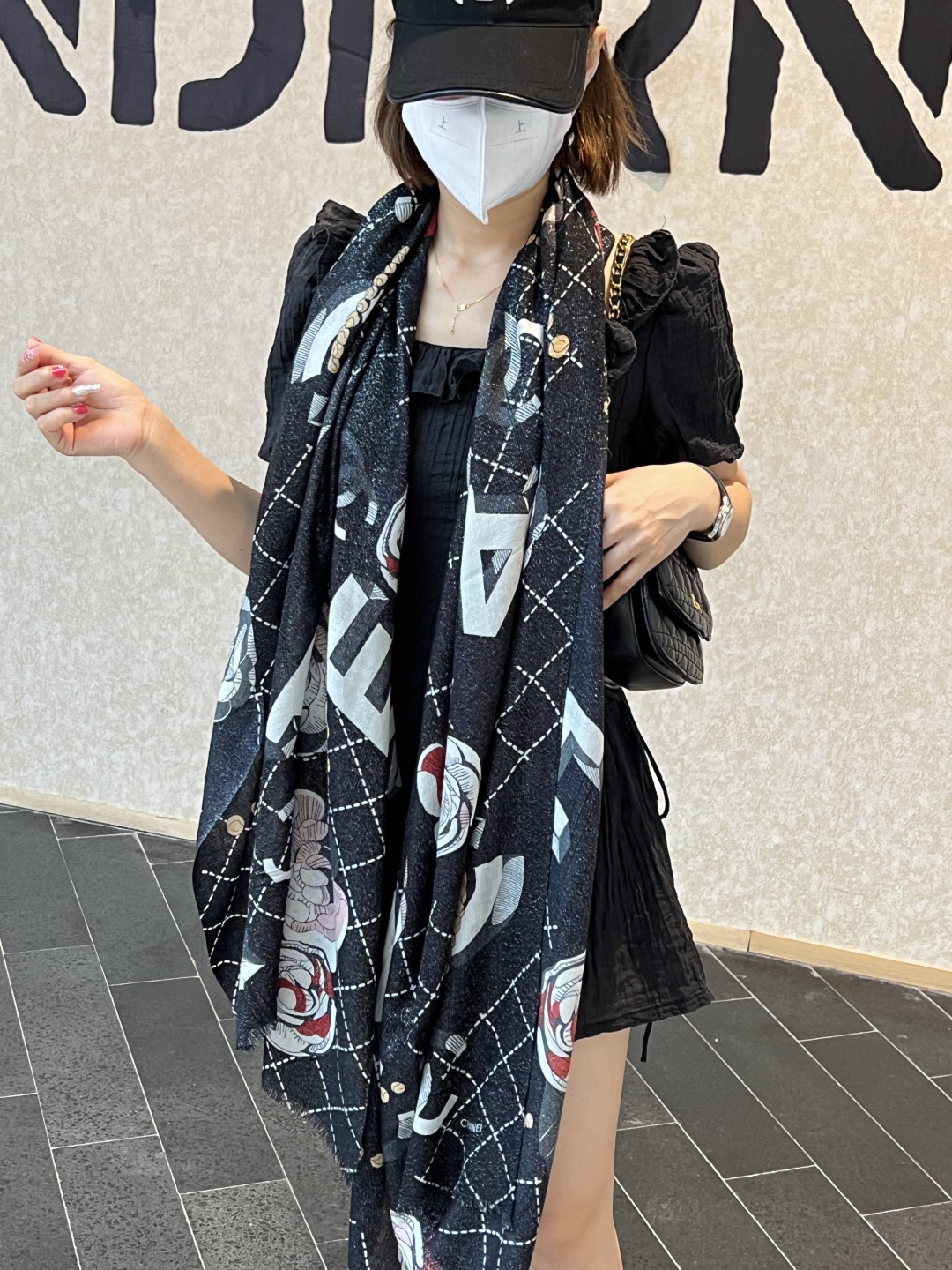 会发光发亮的围巾 💄💋新款客供亮片💖羊绒面料长巾 😘美翻了[流泪]【彩色山茶花银线长巾】御用殿堂级极‼️新款专柜在售 纯