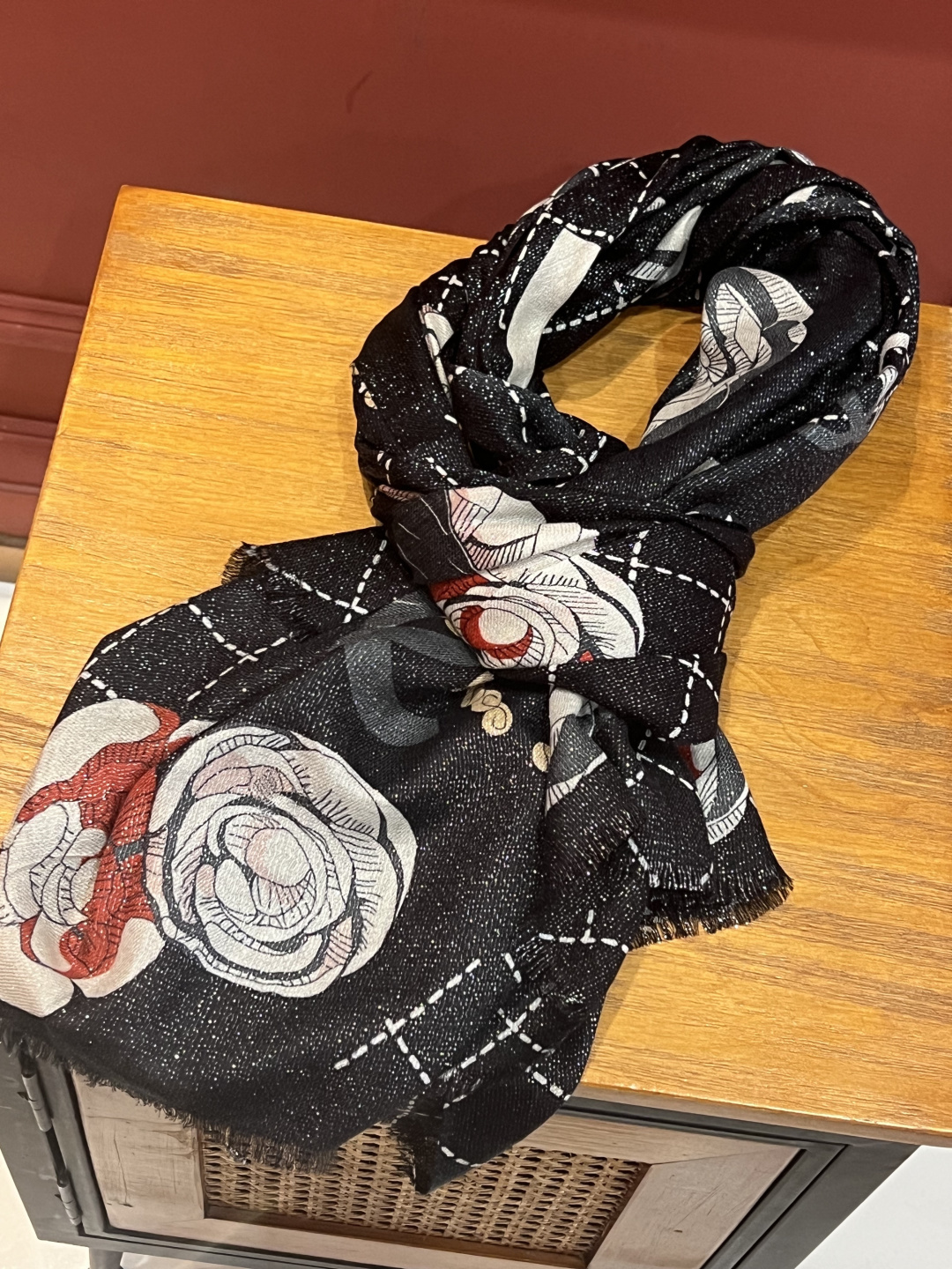 会发光发亮的围巾 💄💋新款客供亮片💖羊绒面料长巾 😘美翻了[流泪]【彩色山茶花银线长巾】御用殿堂级极‼️新款专柜在售 纯