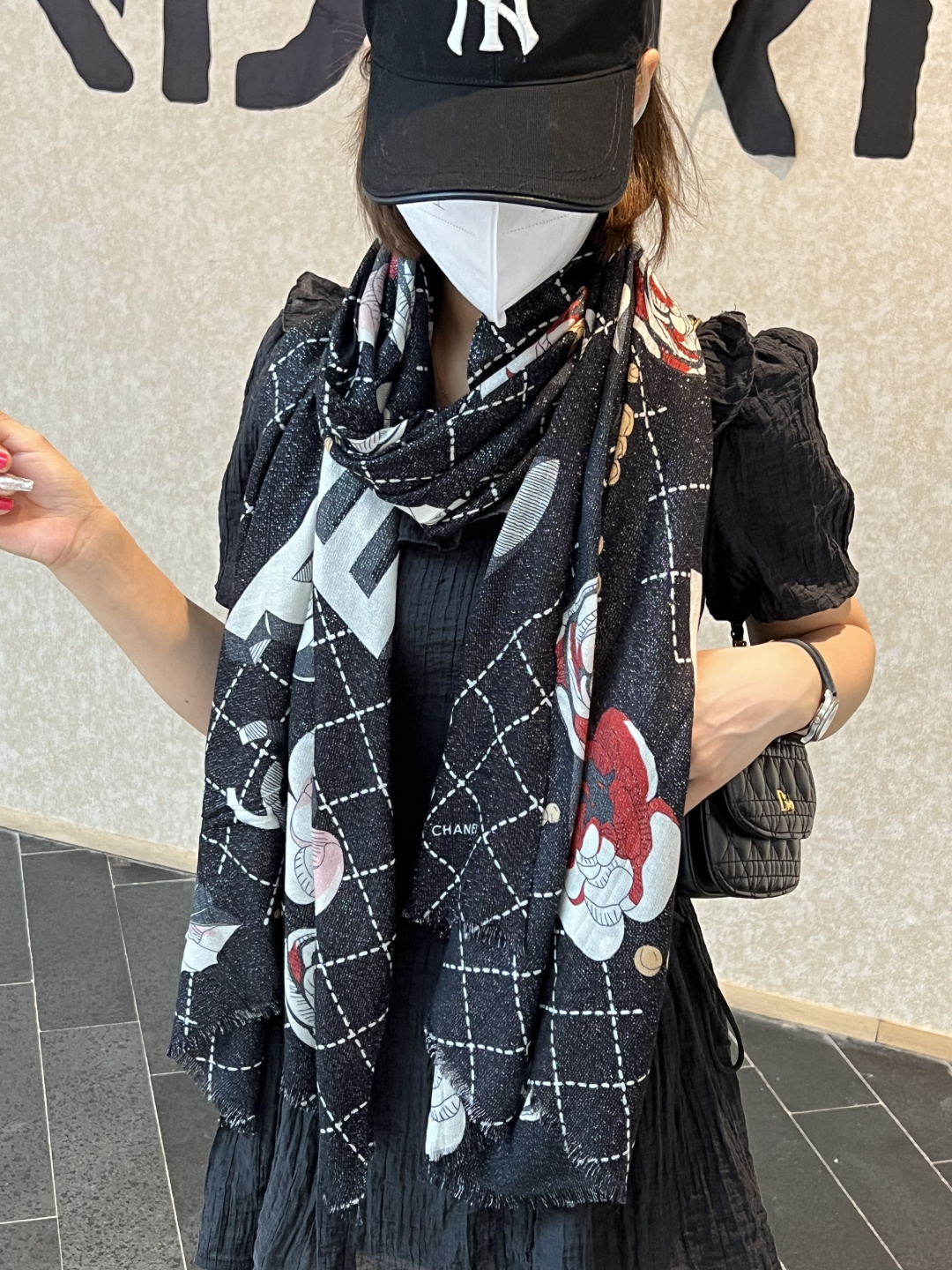 会发光发亮的围巾 💄💋新款客供亮片💖羊绒面料长巾 😘美翻了[流泪]【彩色山茶花银线长巾】御用殿堂级极‼️新款专柜在售 纯