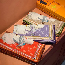 LV x TM 140披肩 【140顶级丝绒双面同色披肩】 本款L Multicolor披肩出自路易威登与知名日本艺术家 LV x TM 140披肩 【140顶级丝绒双面同色披肩】 本款L Multicolor披肩出自路易威登与知名日本艺术家