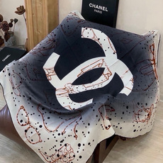 高级成衣系列~Chanel 【140双面同色丝绒披肩】 此系列谱写一曲自由轻灵的赞歌 本系列作品创新演绎品牌的风格符号 高级成衣系列~Chanel 【140双面同色丝绒披肩】 此系列谱写一曲自由轻灵的赞歌 本系列作品创新演绎品牌的风格符号