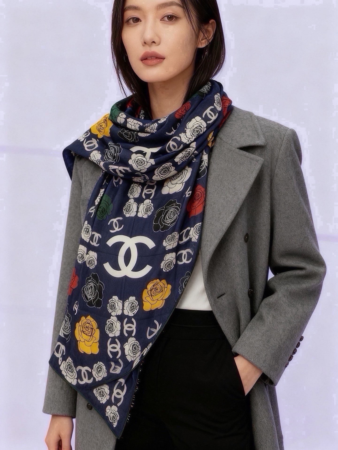 香奈儿上新❤️ 【Chanel】 经典茶花优雅Coco风,Chanel最新丝绒大方巾~气质到骨子里,香奶奶新一季的面料 香奈儿上新❤️ 【Chanel】 经典茶花优雅Coco风,Chanel最新丝绒大方巾~气质到骨子里,香奶奶新一季的面料