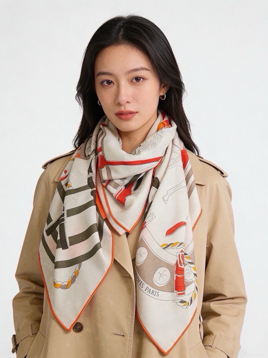 💟上新🆕💕手工卷边！羊绒和真丝混纺披肩（70%羊绒30%桑蚕丝）。 这款披肩采用经典山羊绒和真丝混纺面料，柔软轻盈，佩戴