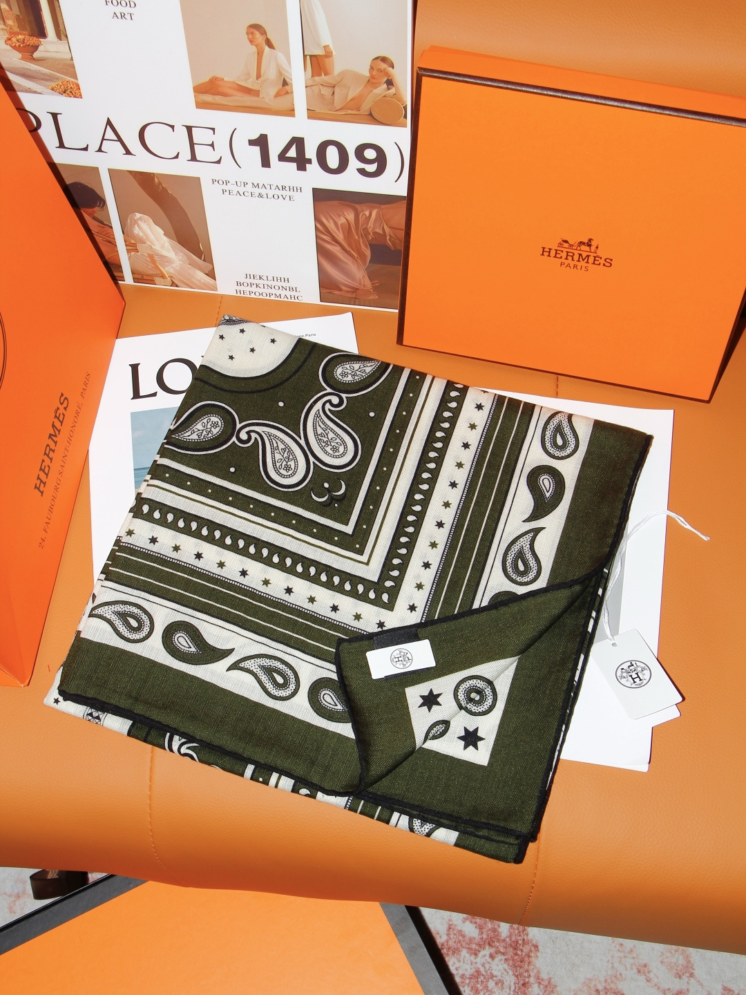 “盛宴BANDANA” 新款💕 140丝绒方巾双面同色（专柜同步Hermes爱马仕）‼️抢‼️VIP推荐 ‼️下手一定要