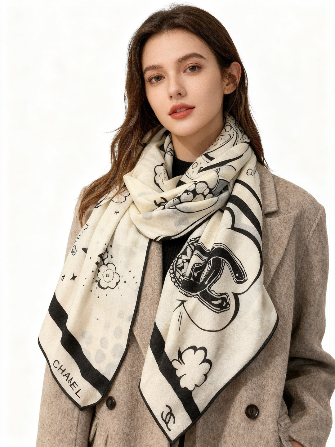 Chanel ~新品～【五角星山茶花】 140双面丝绒方巾 这款经典单品展现强大而迷人的女性魅力精髓。此140方巾推陈出