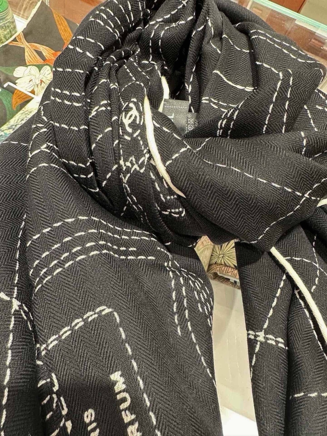 【升级双面同色 加密面料】 上新❤️  140*140台版印花  黑白二色   高级都市新贵！山茶花的再一次邂逅！绝对的